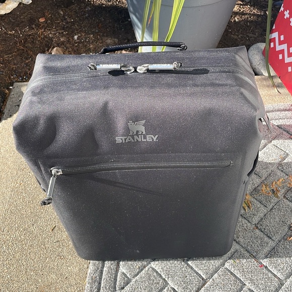 STANLEY: The All Day Madeleine Midi Cooler Backpack | 20 Can | 14.8 QT | NWT - Picture 14 of 14